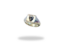 Load image into Gallery viewer, Skull Signet Ring
