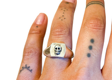 Load image into Gallery viewer, Skull Signet Ring
