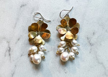 Load image into Gallery viewer, Pearl Flower Bomb Earrings
