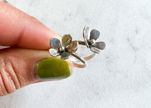 Load image into Gallery viewer, Funny Flower Pinky Rings
