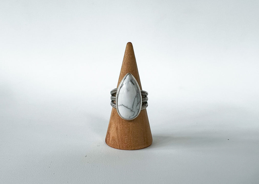 Howlite Ring - sz.5.75
